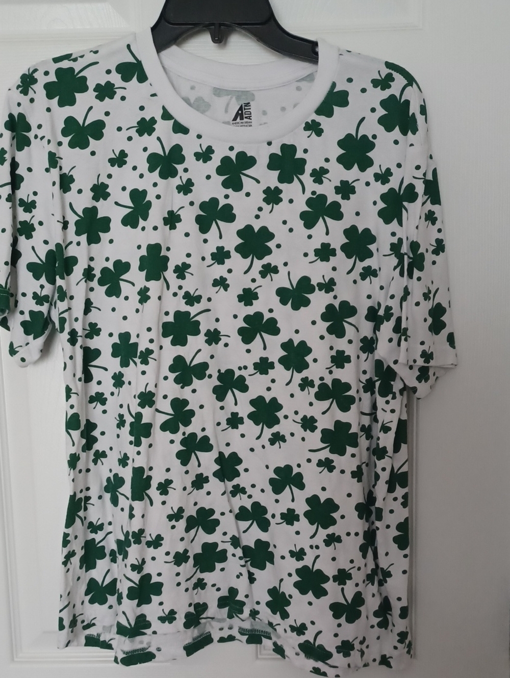 -- American Dream Men's White Tee with Green Shamrock Print XXL